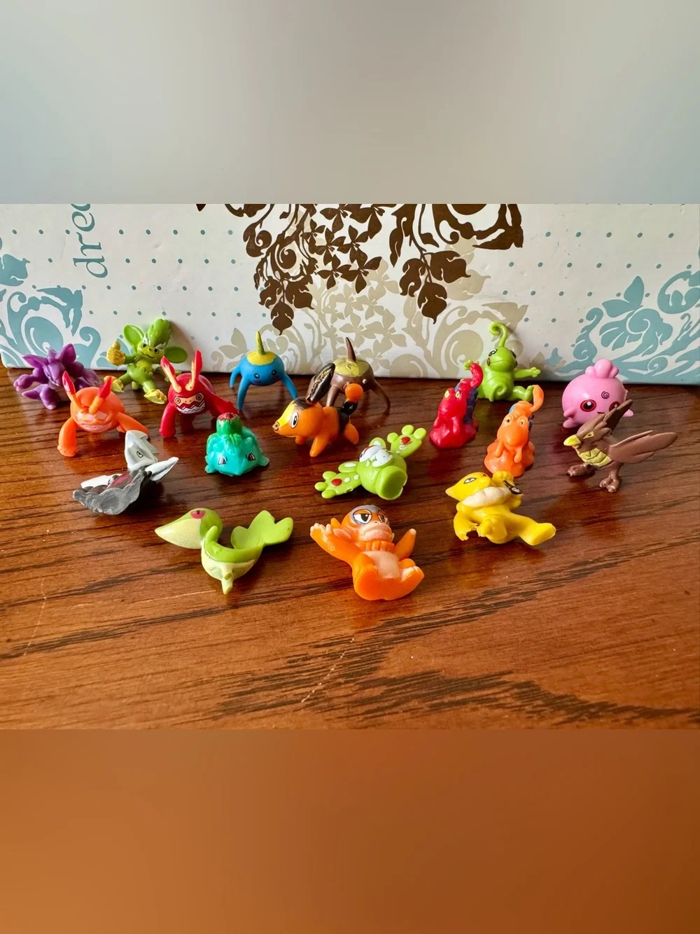 Lot of 18 unbranded quarter machine Pokémon figures vintage 1